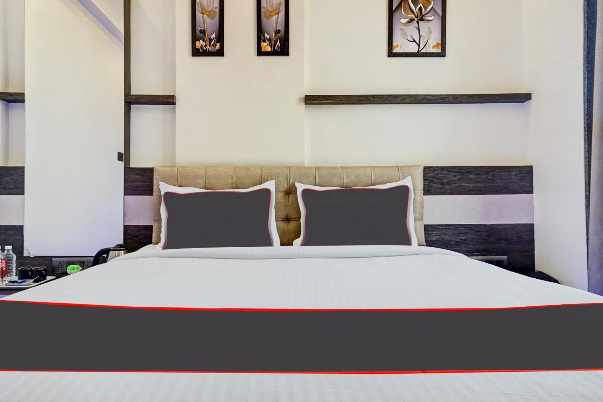 Super Townhouse Poona Royal Otel Pimpri-Chinchwad Dış mekan fotoğraf