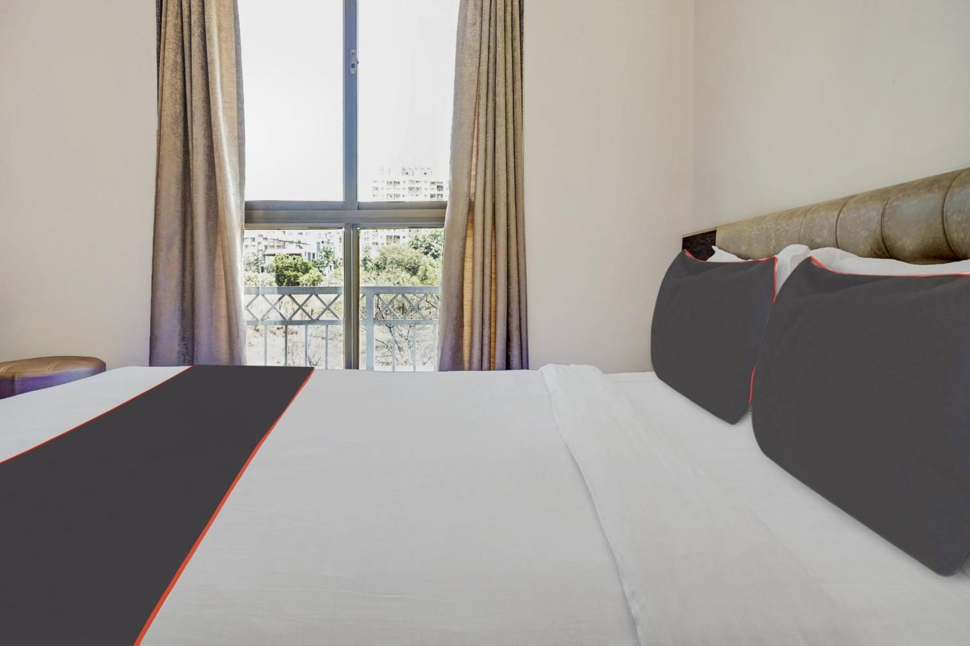 Super Townhouse Poona Royal Otel Pimpri-Chinchwad Dış mekan fotoğraf