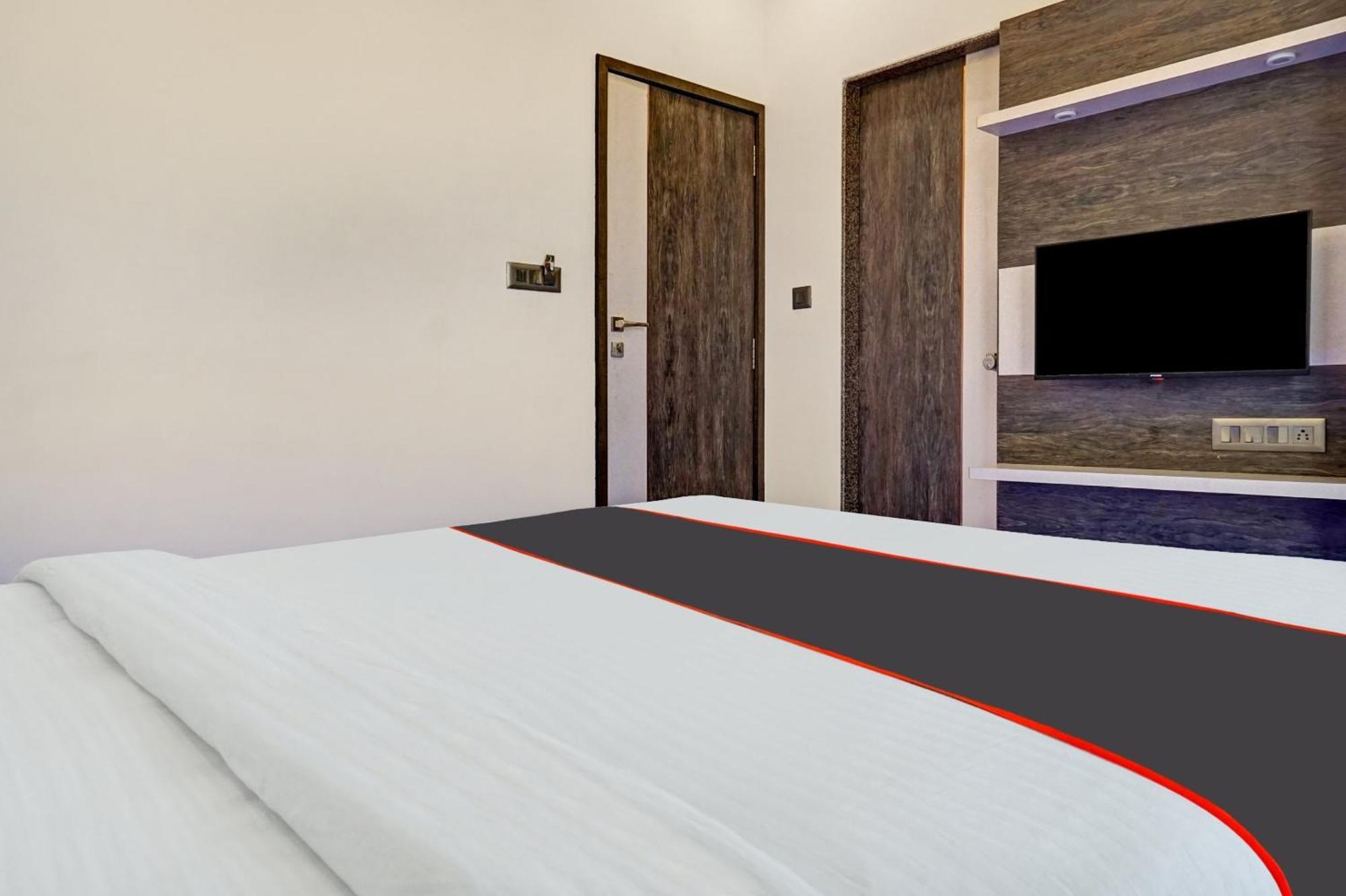 Super Townhouse Poona Royal Otel Pimpri-Chinchwad Dış mekan fotoğraf
