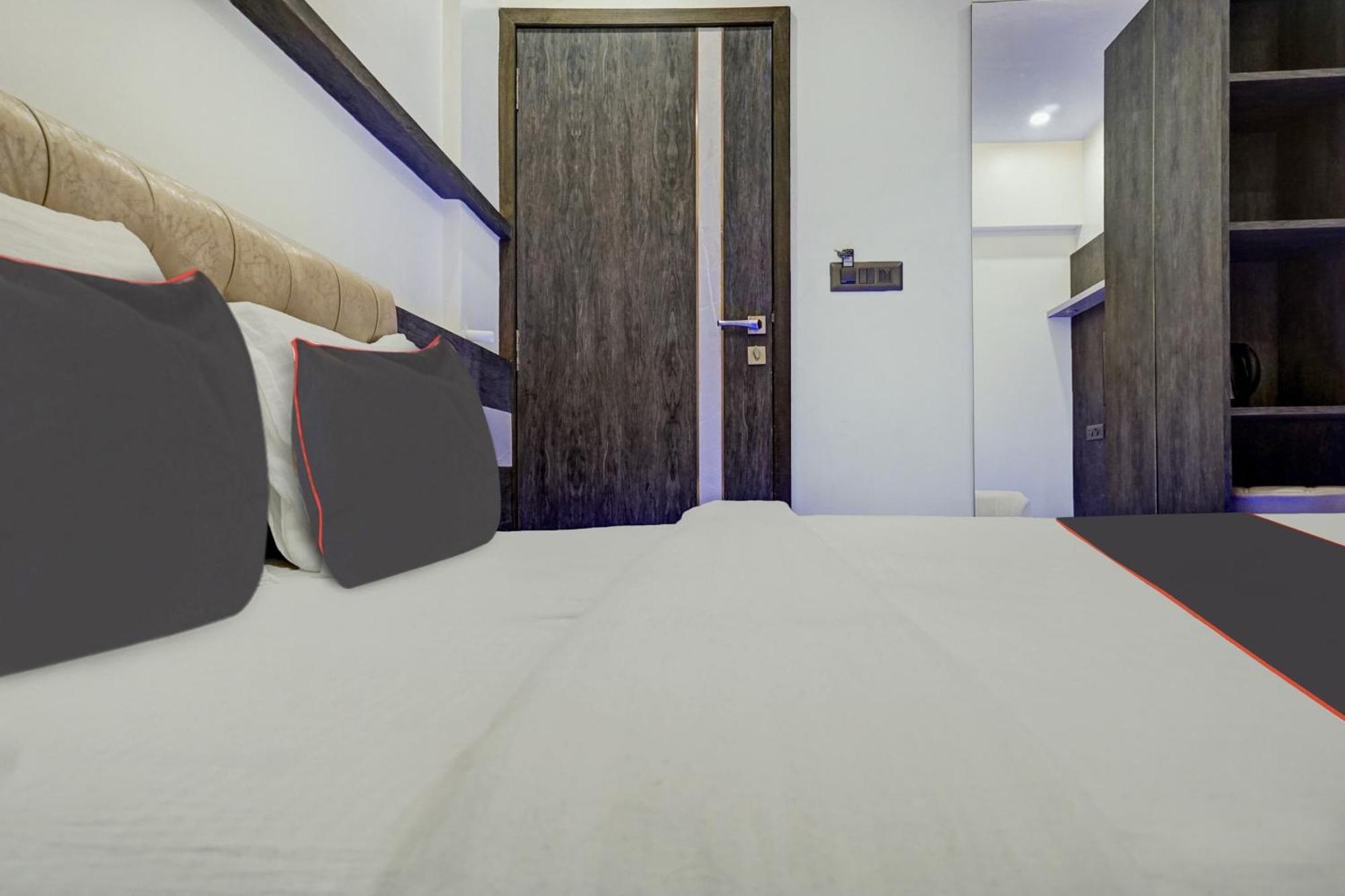 Super Townhouse Poona Royal Otel Pimpri-Chinchwad Dış mekan fotoğraf