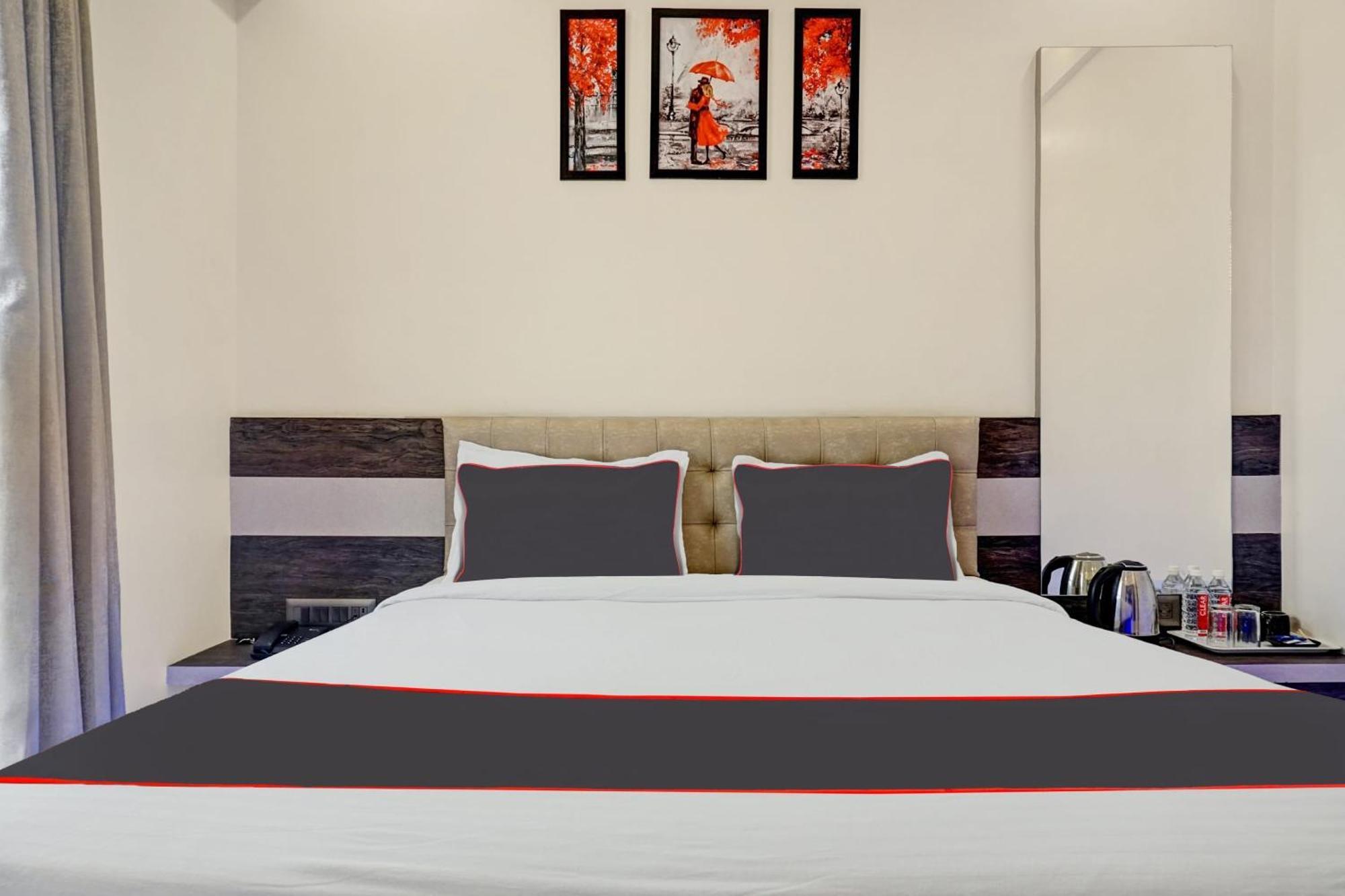 Super Townhouse Poona Royal Otel Pimpri-Chinchwad Dış mekan fotoğraf