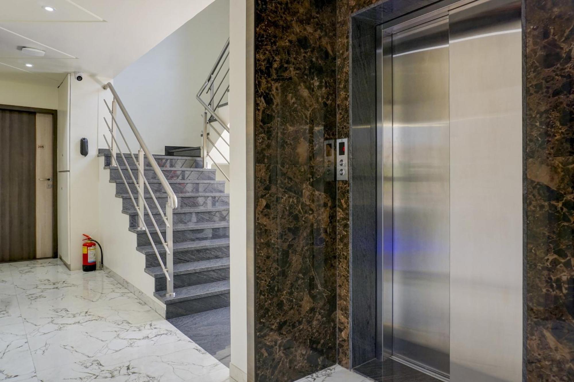 Super Townhouse Poona Royal Otel Pimpri-Chinchwad Dış mekan fotoğraf